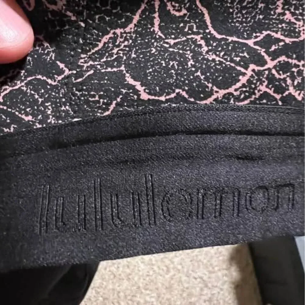 Lululemon sports bra 38D black pink pattern